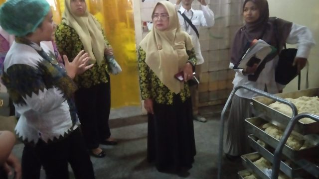 Sidak Dugaan Roti Tak Layak Konsumsi, Tim Kefarmasian Soroti Higiene, Limbah, dan Kualitas Air di CV Bungo Jaya Pangan