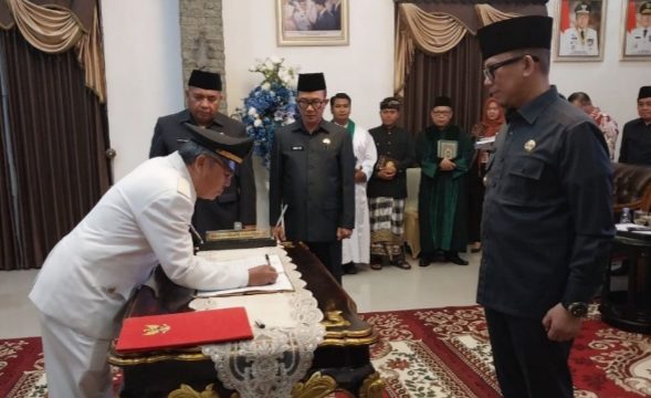 Bupati OKU Lantik 96 Pejabat di Lingkungan Pemkab OKU