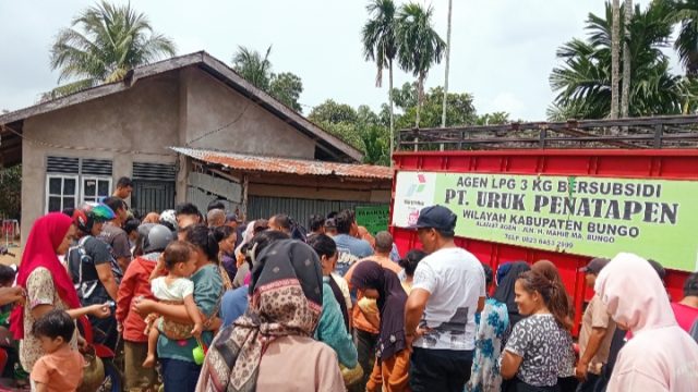 Seminggu Jelang Ramadhan, Gas 3 Kg Langka di Bungo: Warga Antre Panjang, Ada yang Menangis Tak Kebagian